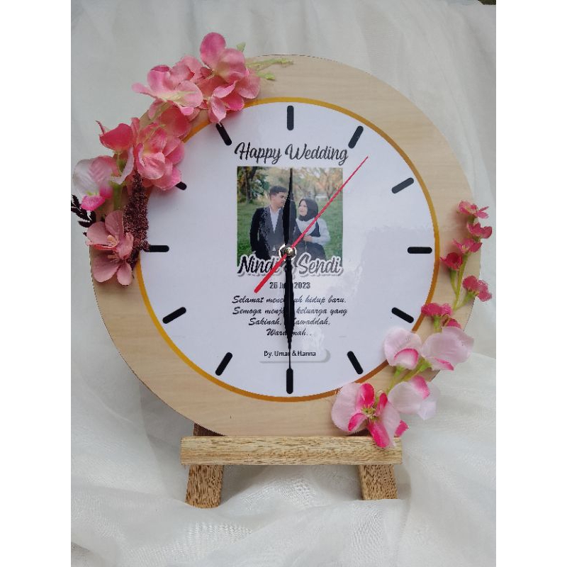 

JAM DINDING CUSTOM MURAH, HADIAH ULANG TAHUN ,HADIAH WISUDA, HADIAH ANNIVERSARY