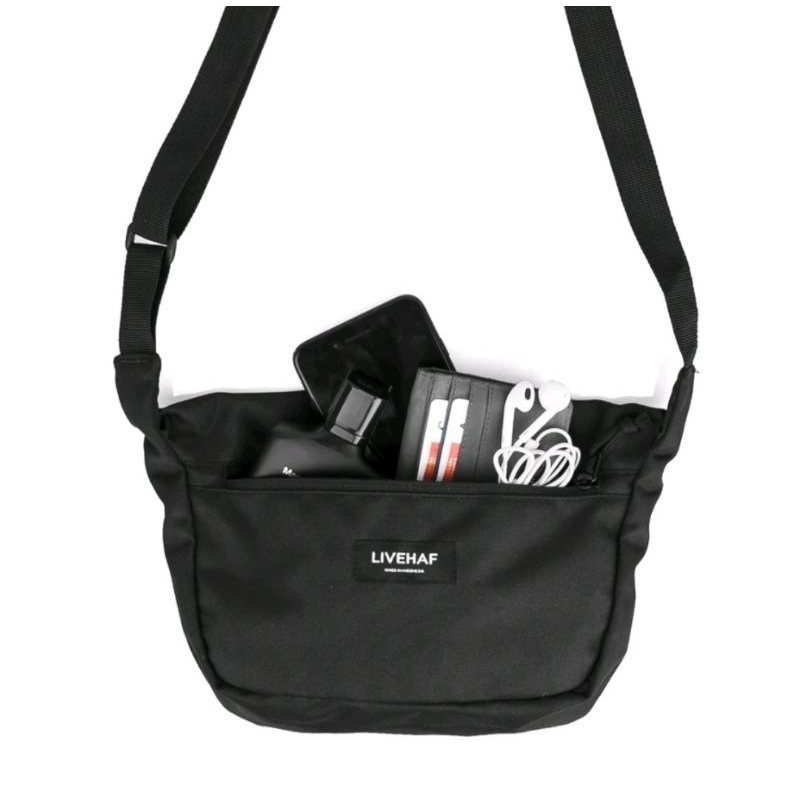 Tas selempang sling bag livehaf bekas pakai masih bagus