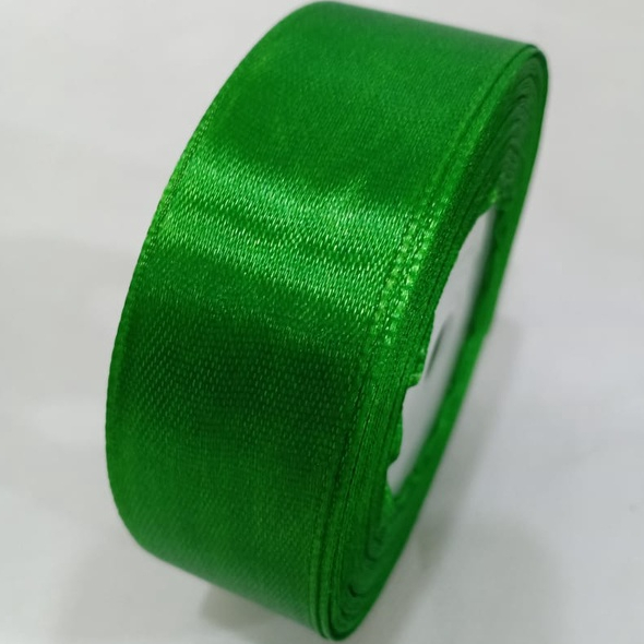 

Pita Satin Warna Hijau Daun Ukuran 1 Inch / 2,5 Cm per roll