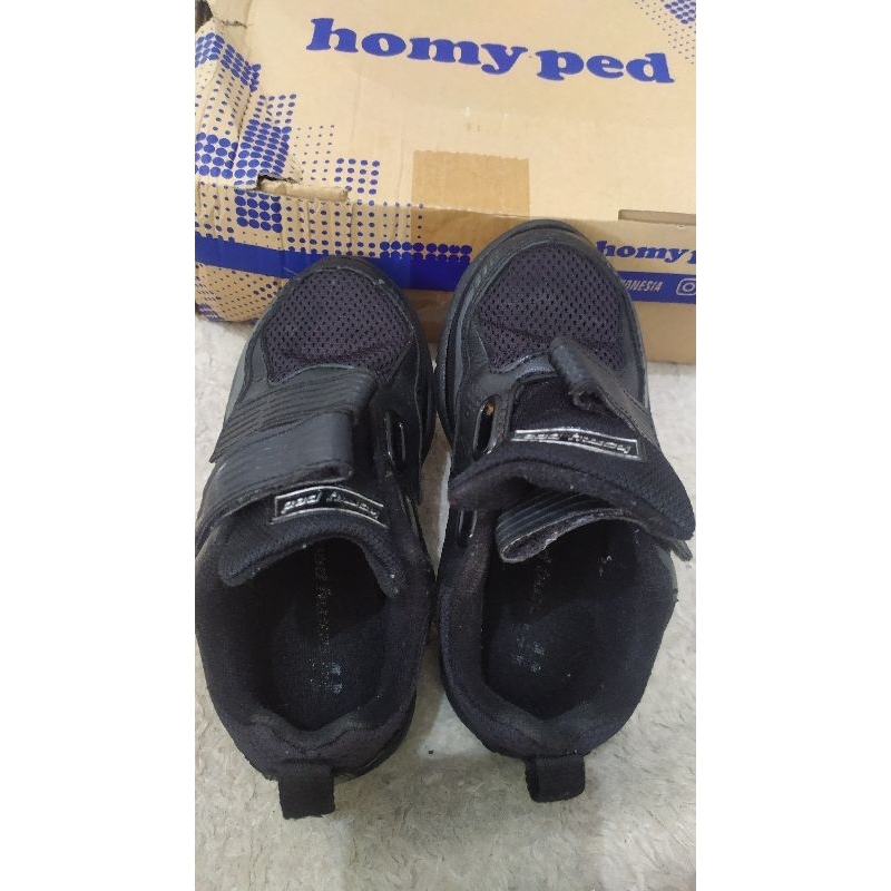 PRELOVED SEPATU SEKOLAH ANAK TK / HOMYPED / SEPATU HITAM SIZE 29