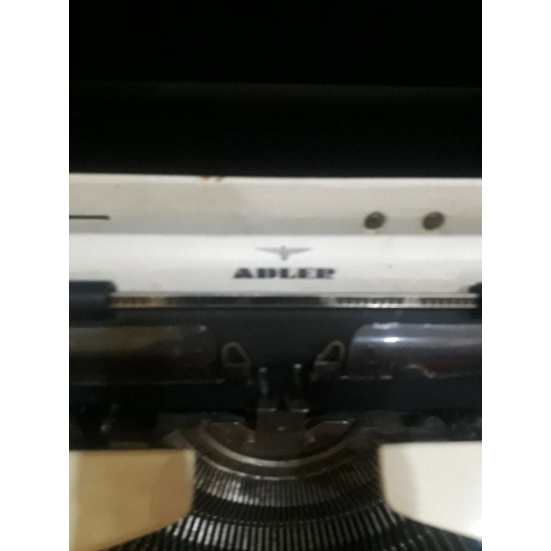 mesin tik manual merk Adler