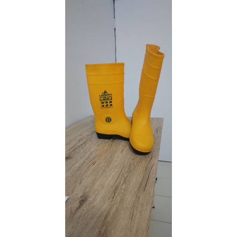 sapatu boot safety legion