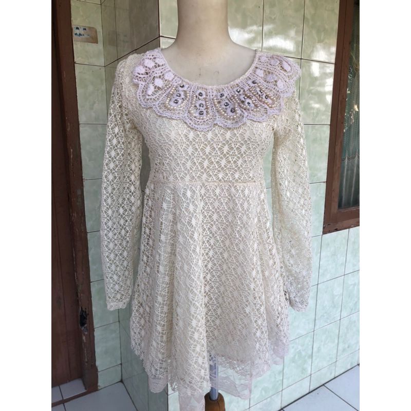 PRELOVED BROKAT PUTIH TULANG WANITA