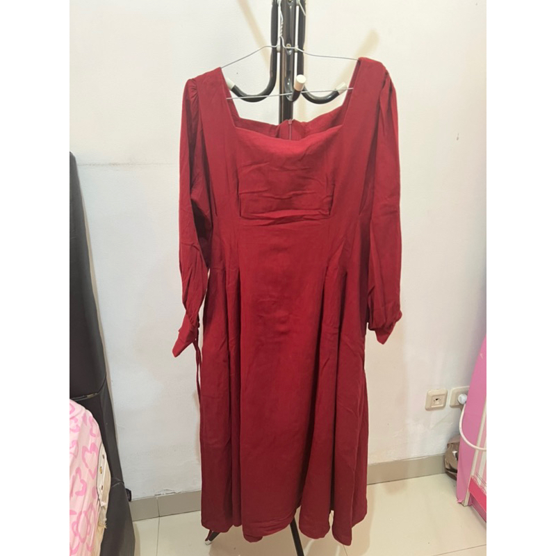 I AM STARRY DRESS IN BURGUNDY