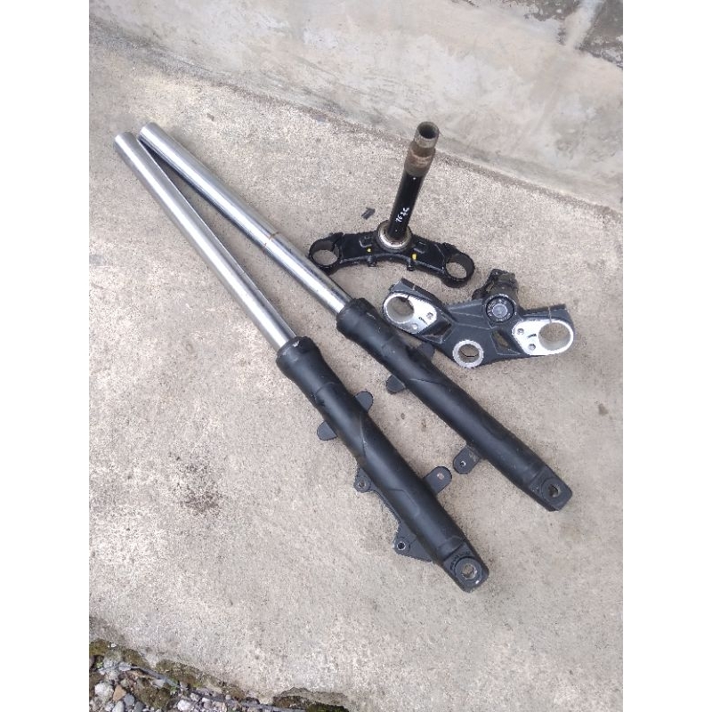 shock depan bajaj Pulsar 200 ns