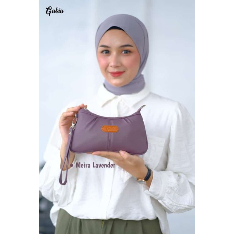 Meira Pouch by gabia official
