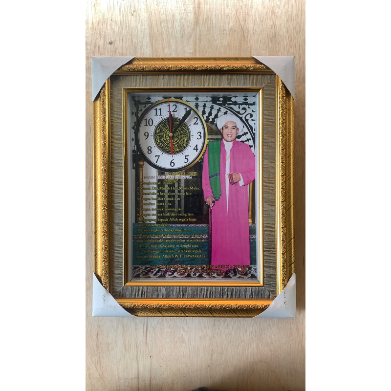 figura dan jam Abah Guru KH.H.Zaini Ghani Jam Wualitas bagus