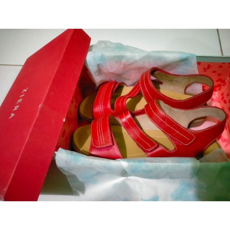 SEPATU SANDAL KULIT ZIERA MERAH