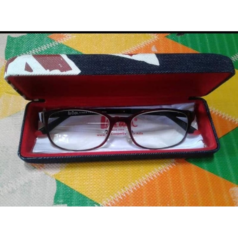 Kacamata Lee Cooper