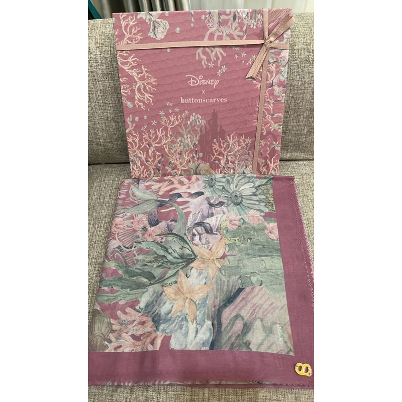 preloved kerudung buttonscraves x disney (pink) buttonscraves emily in paris (tosca)