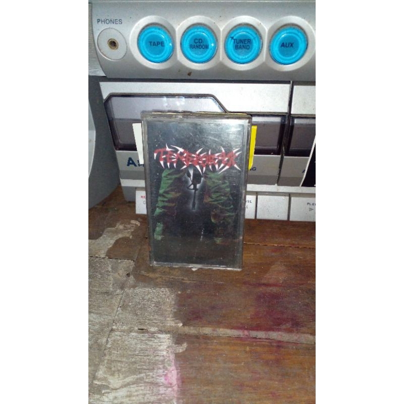 kaset pita tengkorak