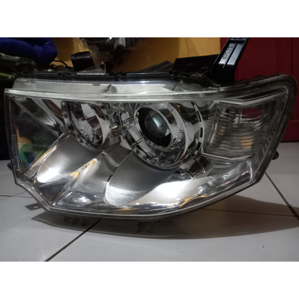 Headlamp Mitsubishi Pajero Sport 2014