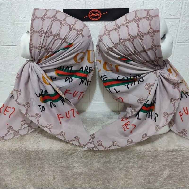 Hijab Segi Empat Voal Motif GC Warna Cream Jilbab Terbaru