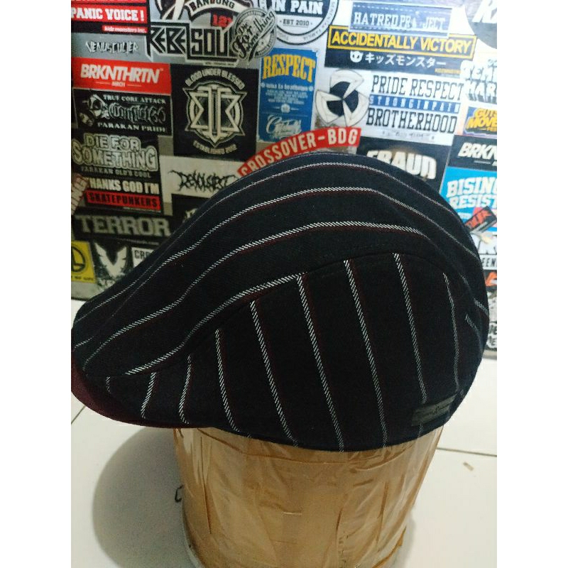 Roberta di camerino newsboy cap