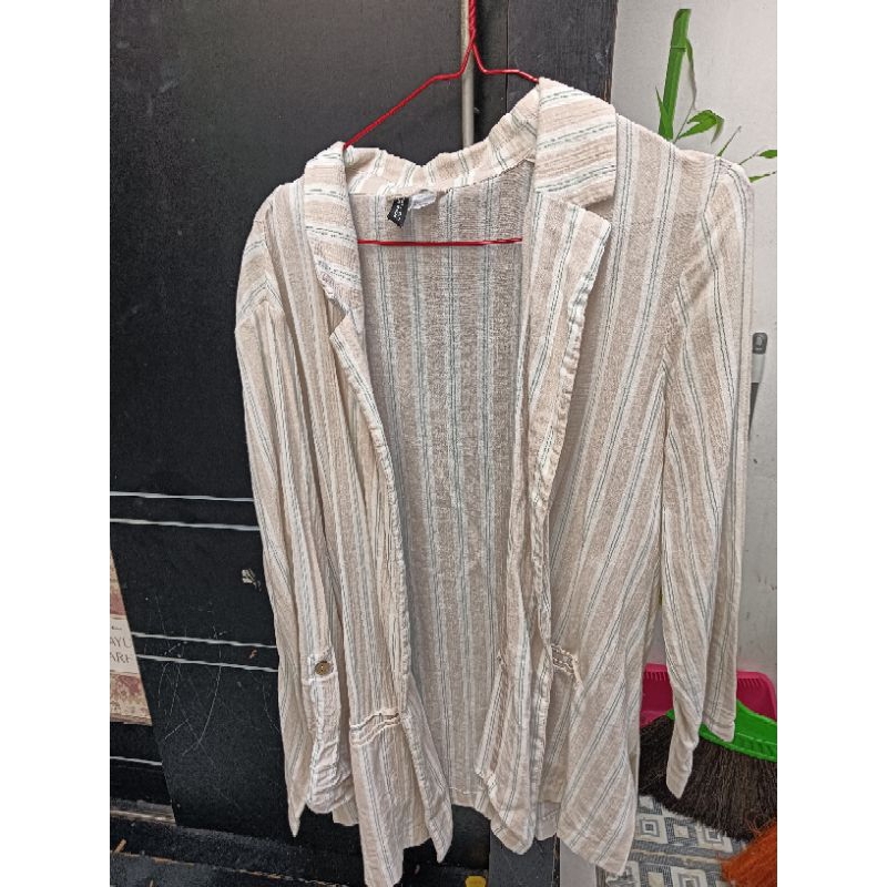 (Preloved) Light Blazer HnM Divided