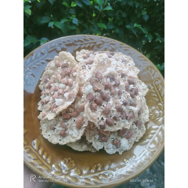 

peyek kacang khas cilacap