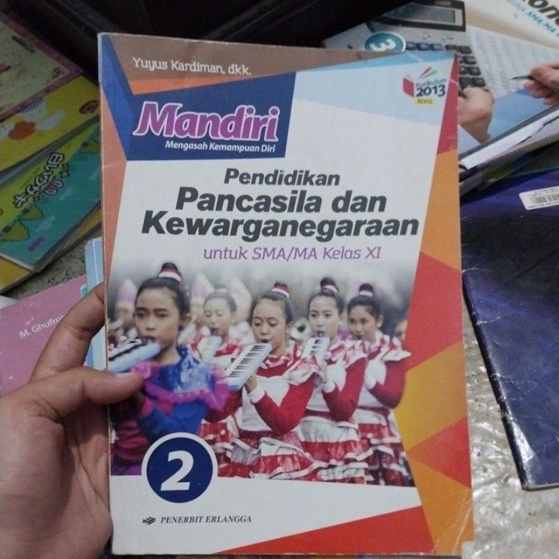 buku mandiri ppkn erlangga kelas 11