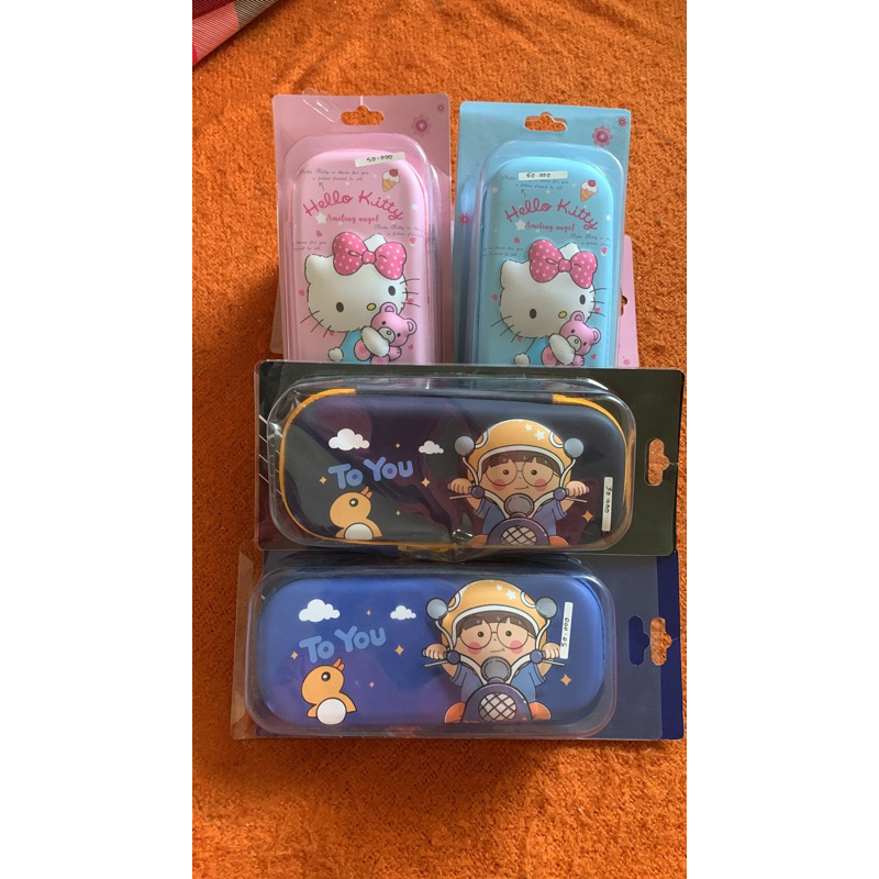 

Tempat Pensil Resleting Bahan Timbul Gambar Karakter Lucu