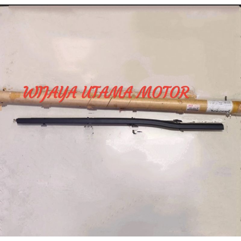 Pelipit pintu depan luar suzuki escudo 1.6 / escudo 2.0 / escudo XL7 original