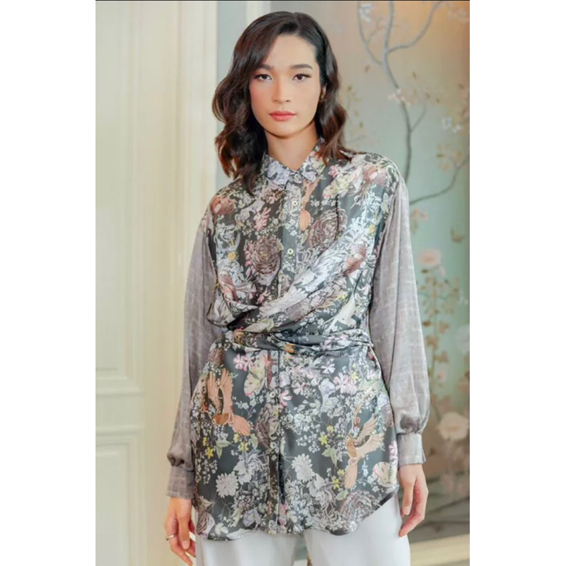 Benang Jarum x Raisa Wonderful harmony wrap shirt Grey Preloved