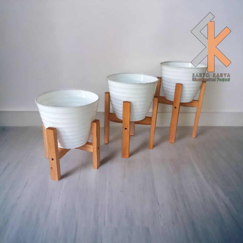 Standing Pot Kayu Minimalis / Pot Planter