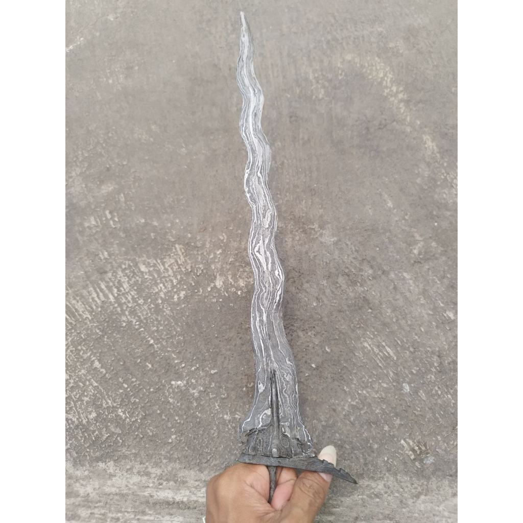 Keris Luk 11 Karno Tanding pamor Ngulit Semongko