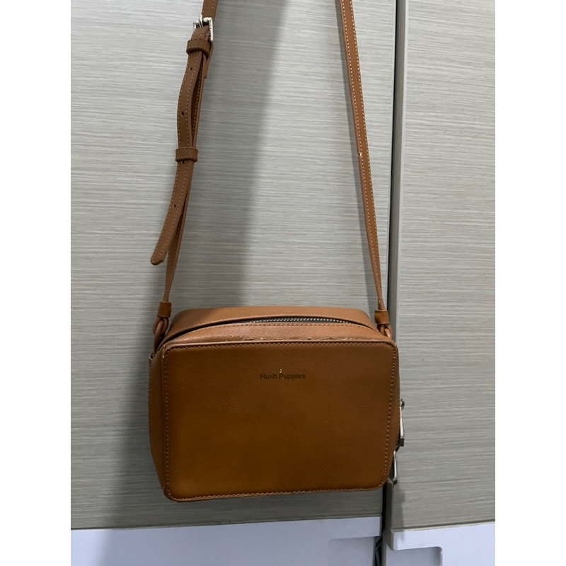 Preloved Tas Sling Hush Puppies Brighton in Camel/Brown Mini