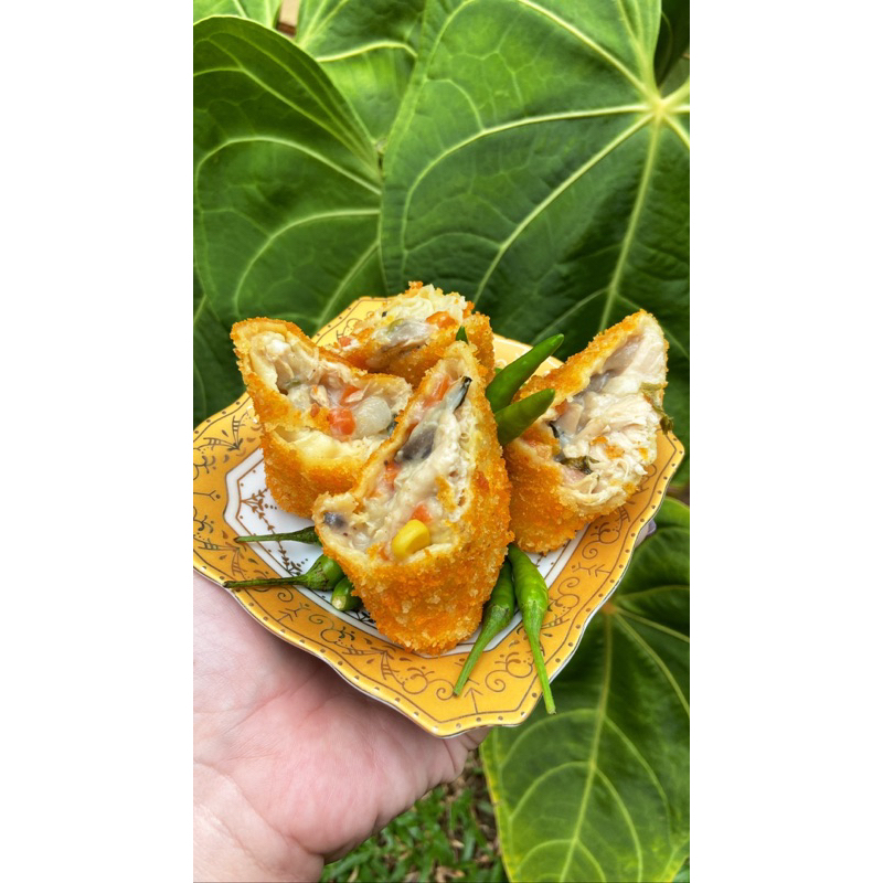 

frozen risoles chicken creamy ragout dan frozen risoles smoked beef egg mayo ori dan spicy