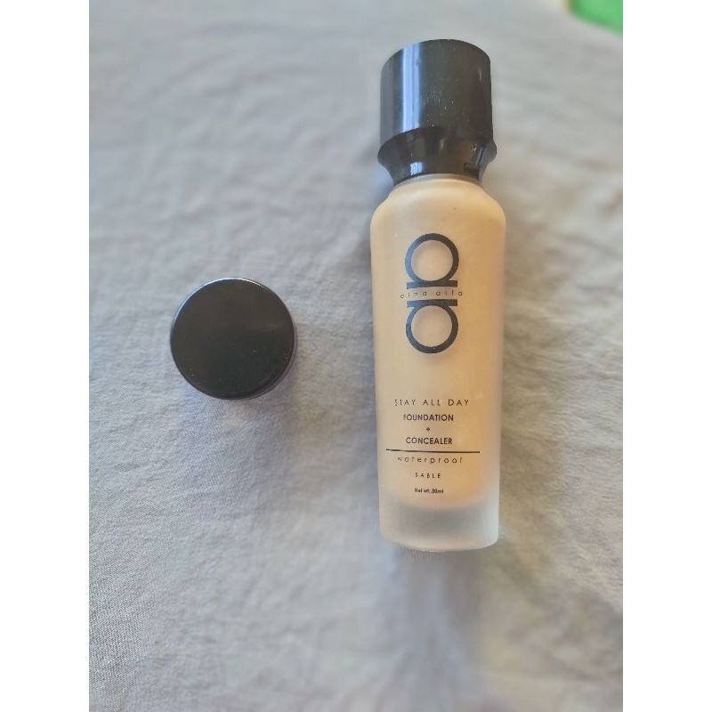 Alha alfa foundation + concealer share in jar