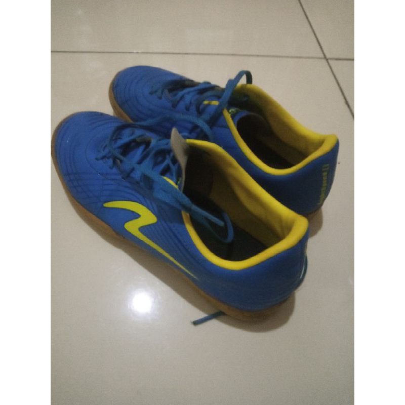 Sepatu futsal anak second