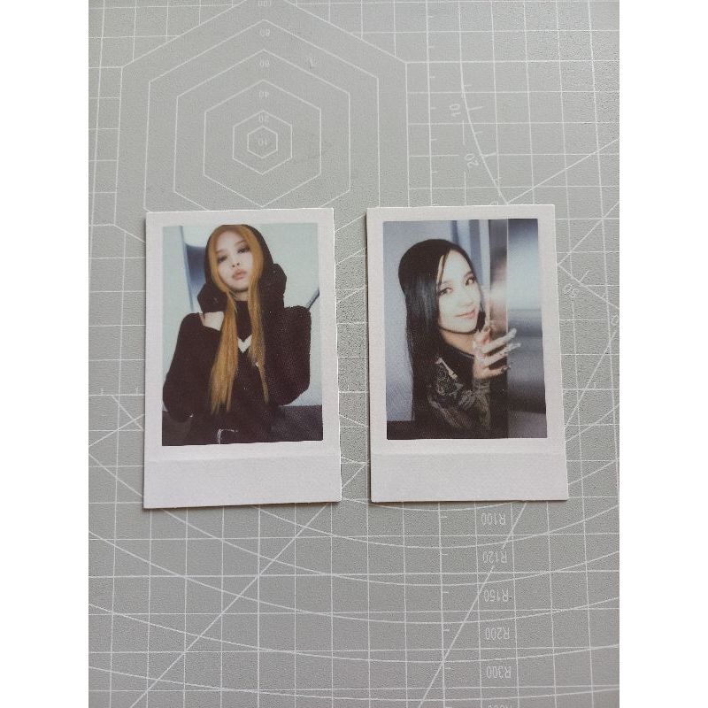 Blackpink polaroid jisoo and jennie