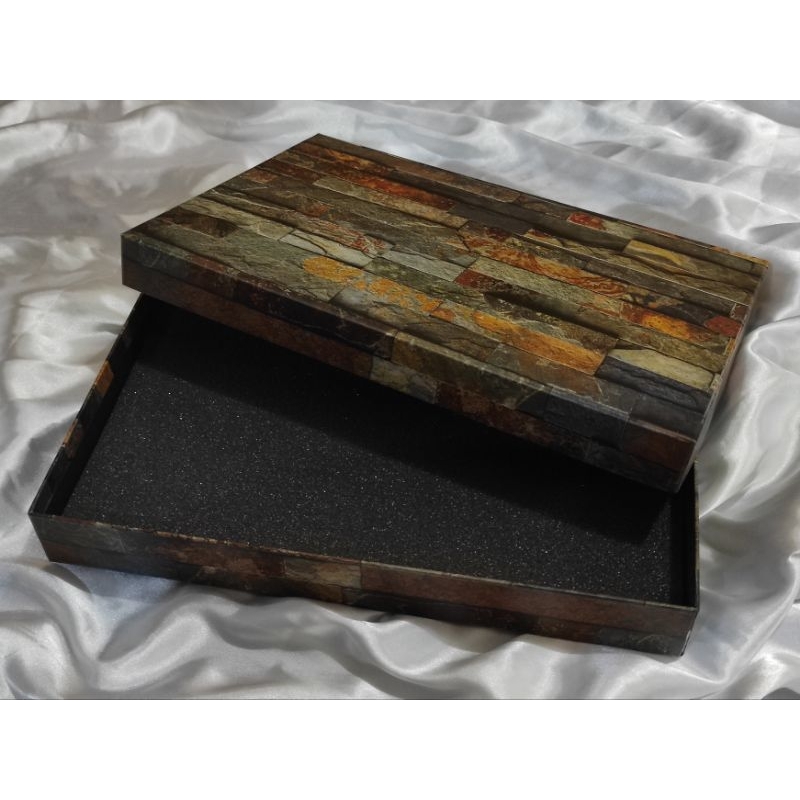 

Hardbox Box Design & Box Alas Busa