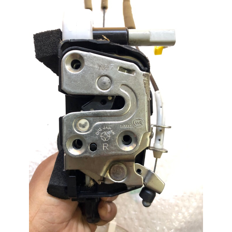 doorlock nissan grand livina sebelah kanan depan/ RH FR
