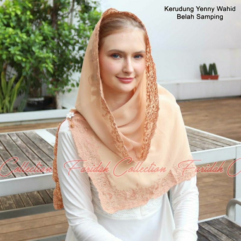 kerudung Yenny Wahid  belah samping /rengkuh instan