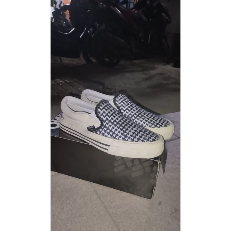 SEPATU FOMO SLIP ON BRAND LOCAL