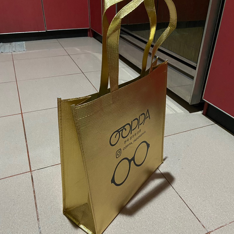 

GOODIE BAG OOPPA | PAPERBAG KACAMATA