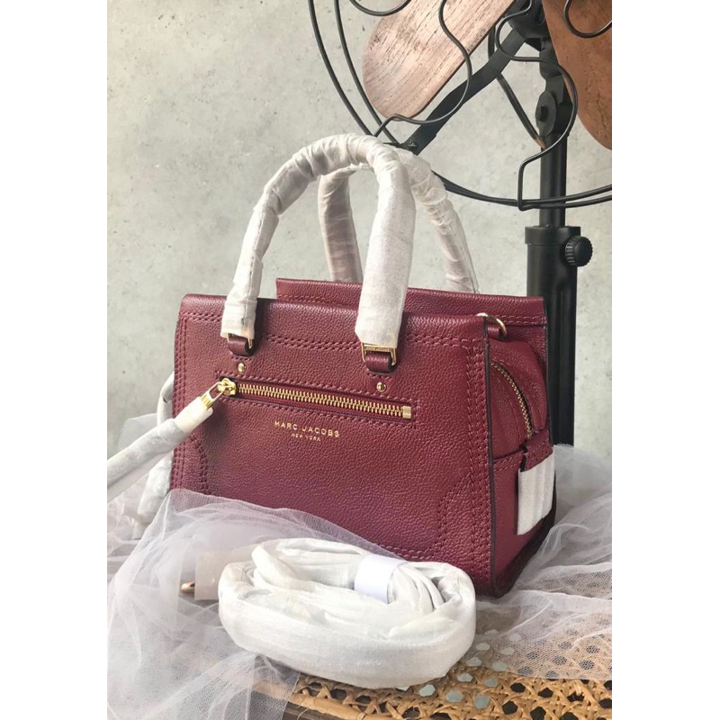 Marc jacobs mini cruiser. Warna pomegranate