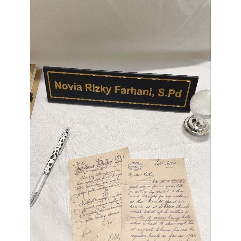 

Stand Nama Meja 2 in 1 (Holder HP)