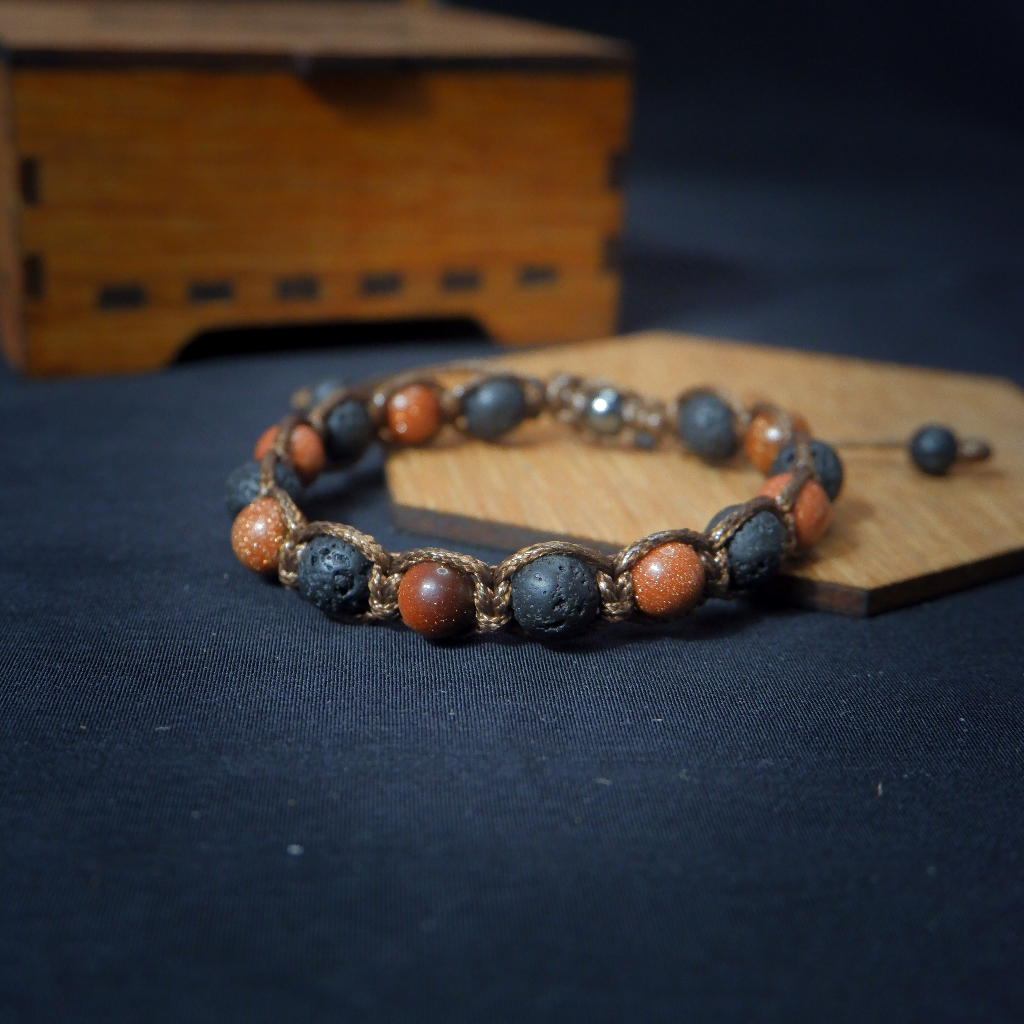 Gelang Batu Kristal Lava Rock & Pasir Emas Macrame / Adjustable