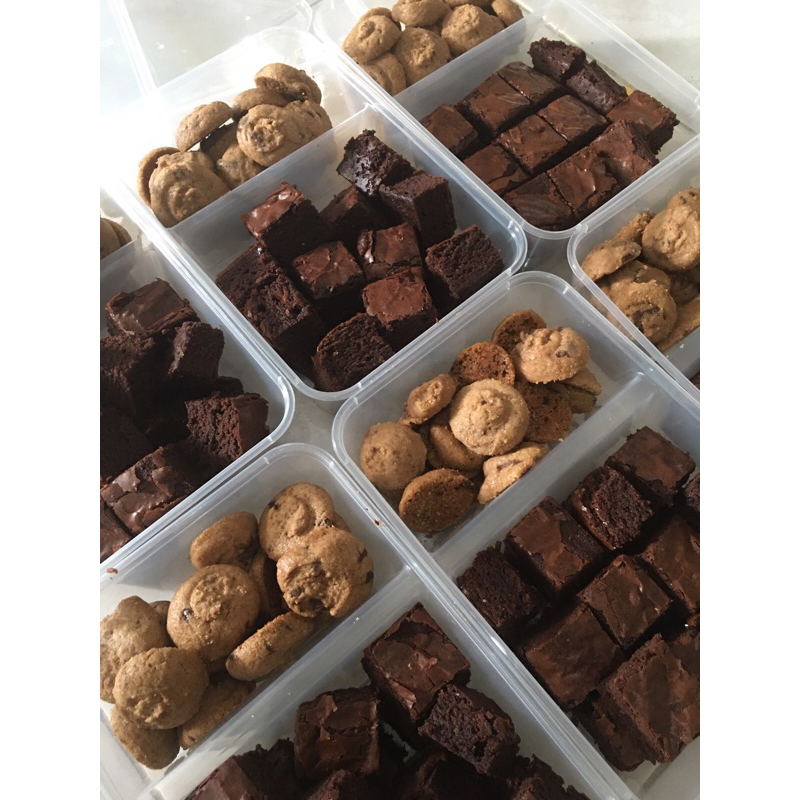 

Snack Bites with Belgian Chocolate Sauce