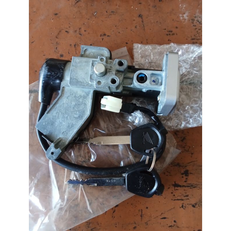 Kunci Kontak Set Honda Supra X 125 R Helmin karbu  Ori Honda
