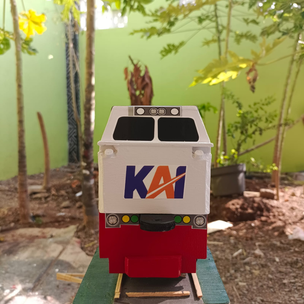 Kaloona.Shop Lokomotif Kereta Api Cc206 Livery 2014 - Miniatur Kereta Api Kayu Surabaya