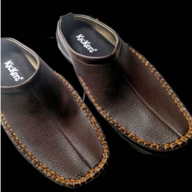 sepatu slop pria coklat rajut merk "kickers"