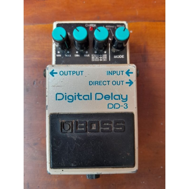 efek gitar BOSS digital delay