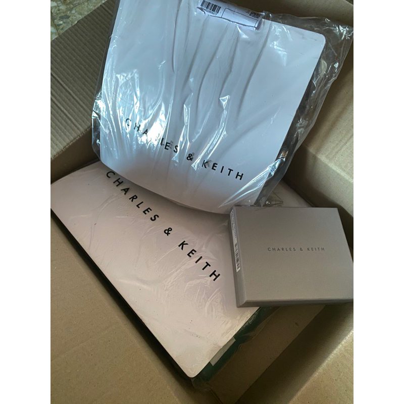 Tas dan Dompet Charles and Keith