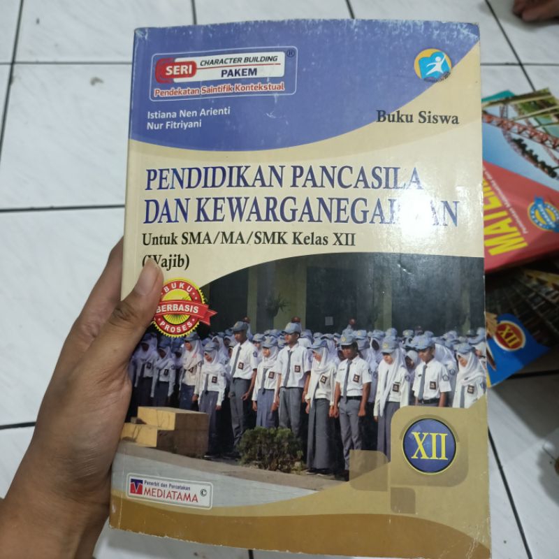 

BUKU PPKN KELAS XII MEDIATAMA