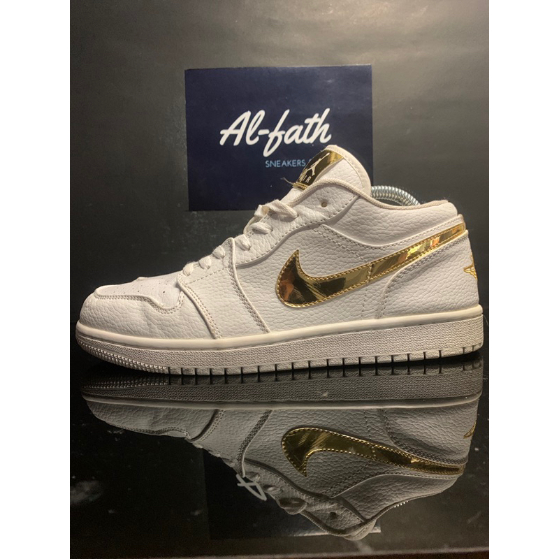 nike air jordan low white