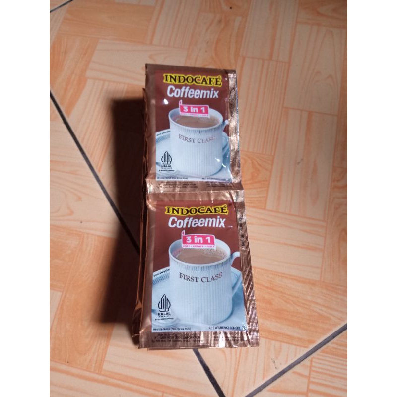 

Kopi INDOCAFE Coffeemix 3 in 1 Sachet Renteng