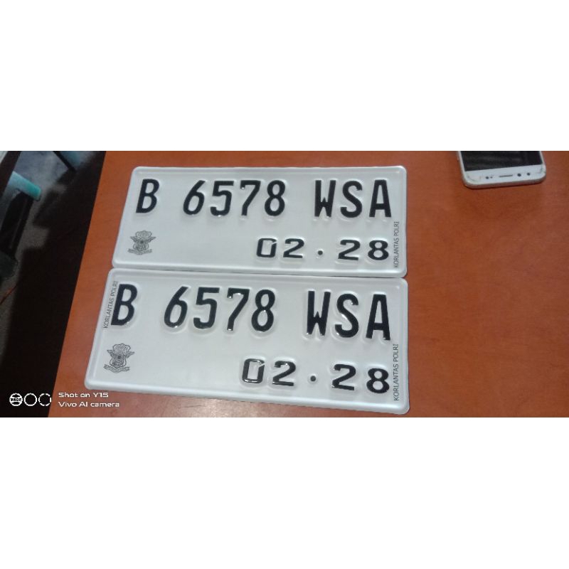 plat nomor motor font Baru dan lama berlogo Samsat Korlantas sepasang hitam dan putih