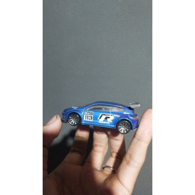 hot wheels VW Scirocco biru